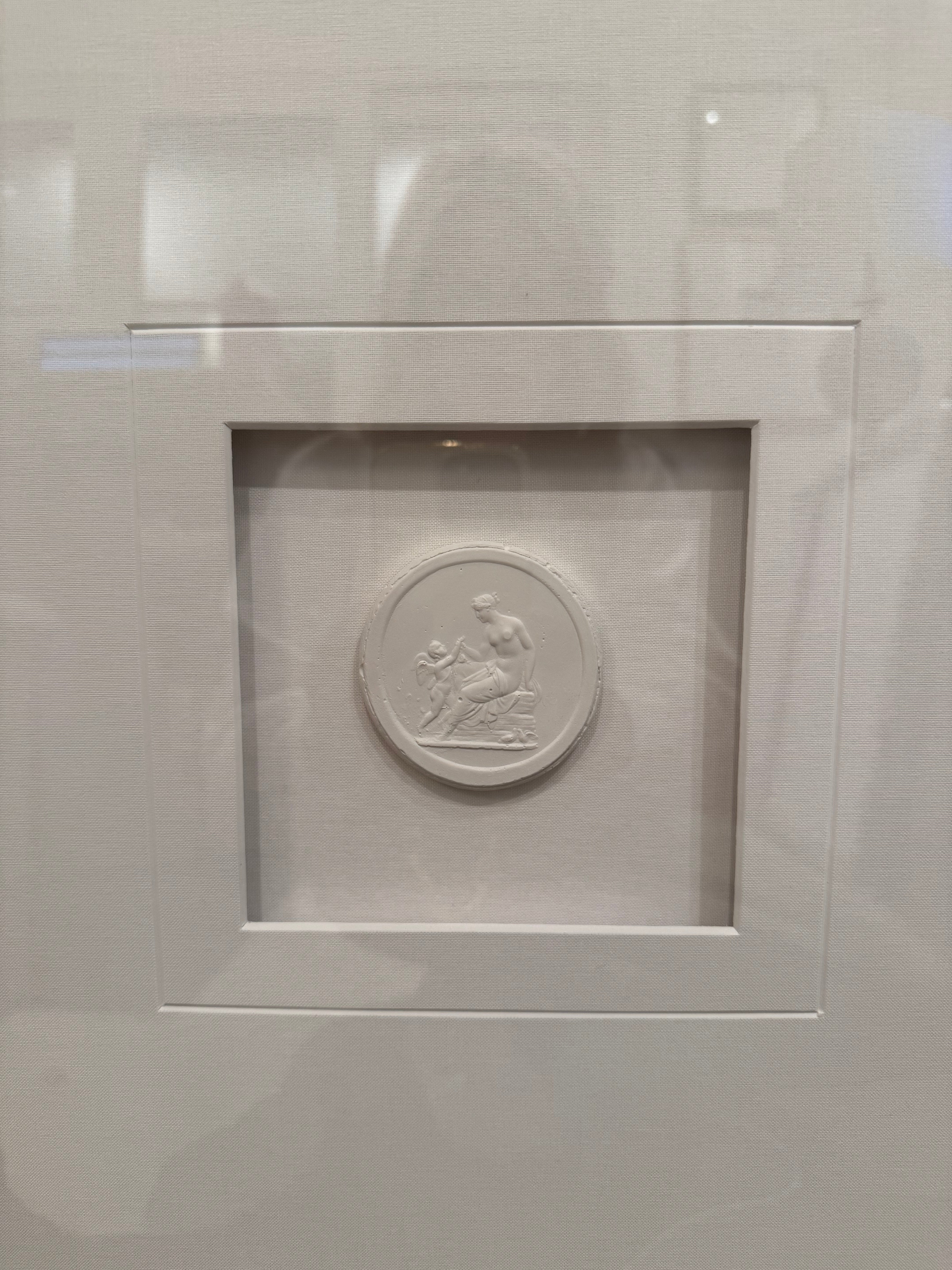 XL Intaglio White Linen Mat with V-Groove