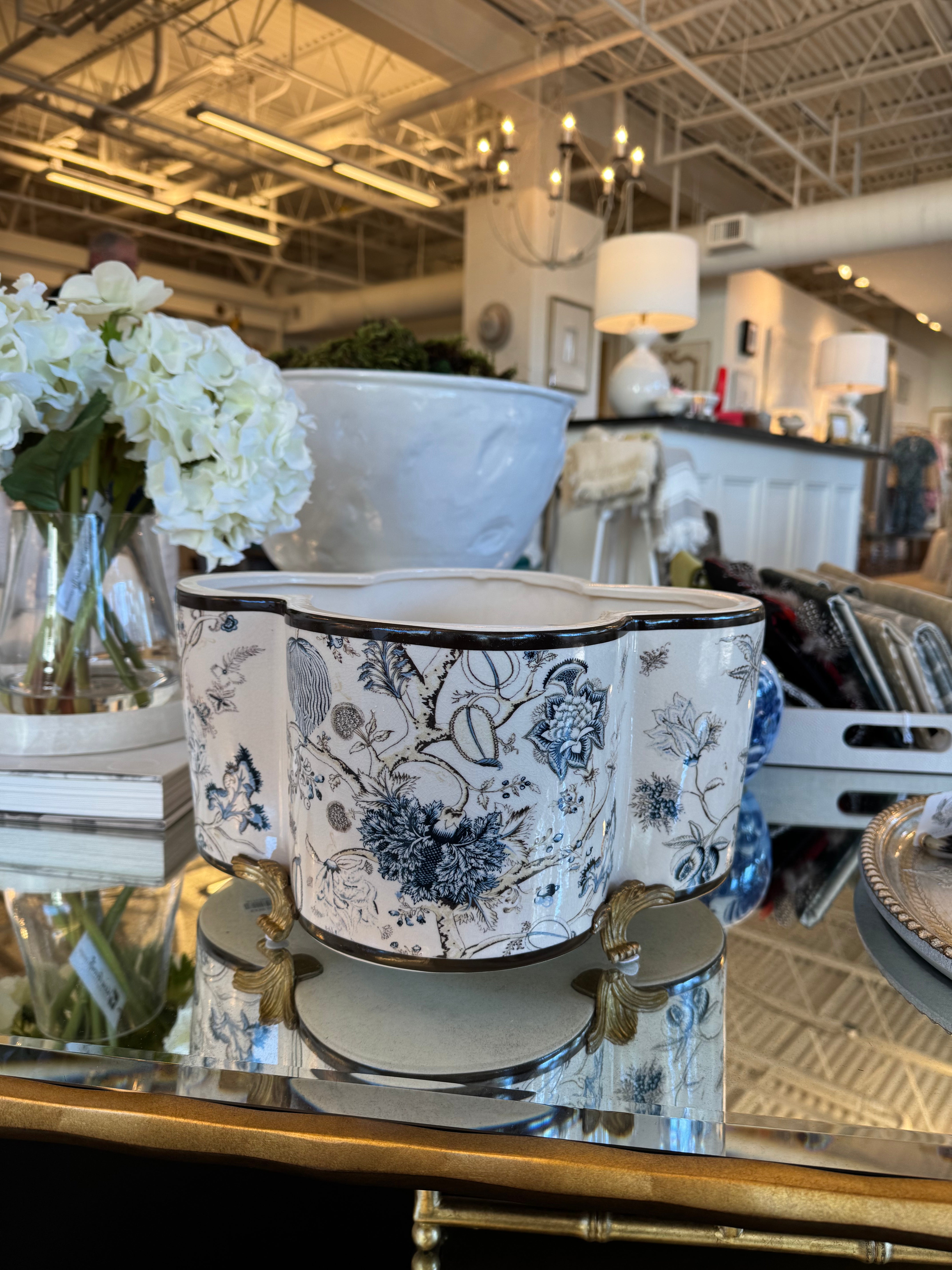 Pondicherry Quatrefoil Planter