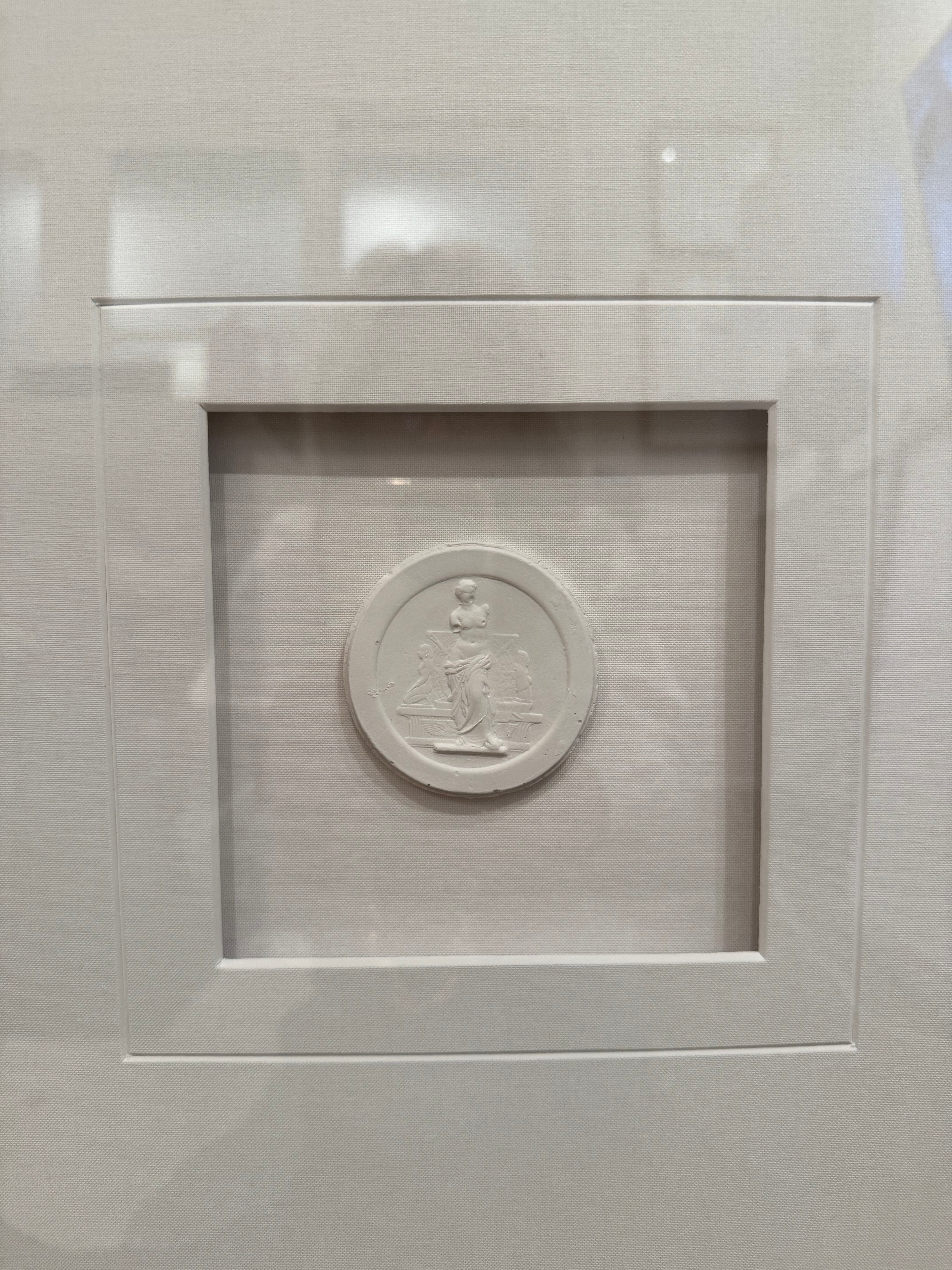 XL Intaglio White Linen Mat with V-Groove