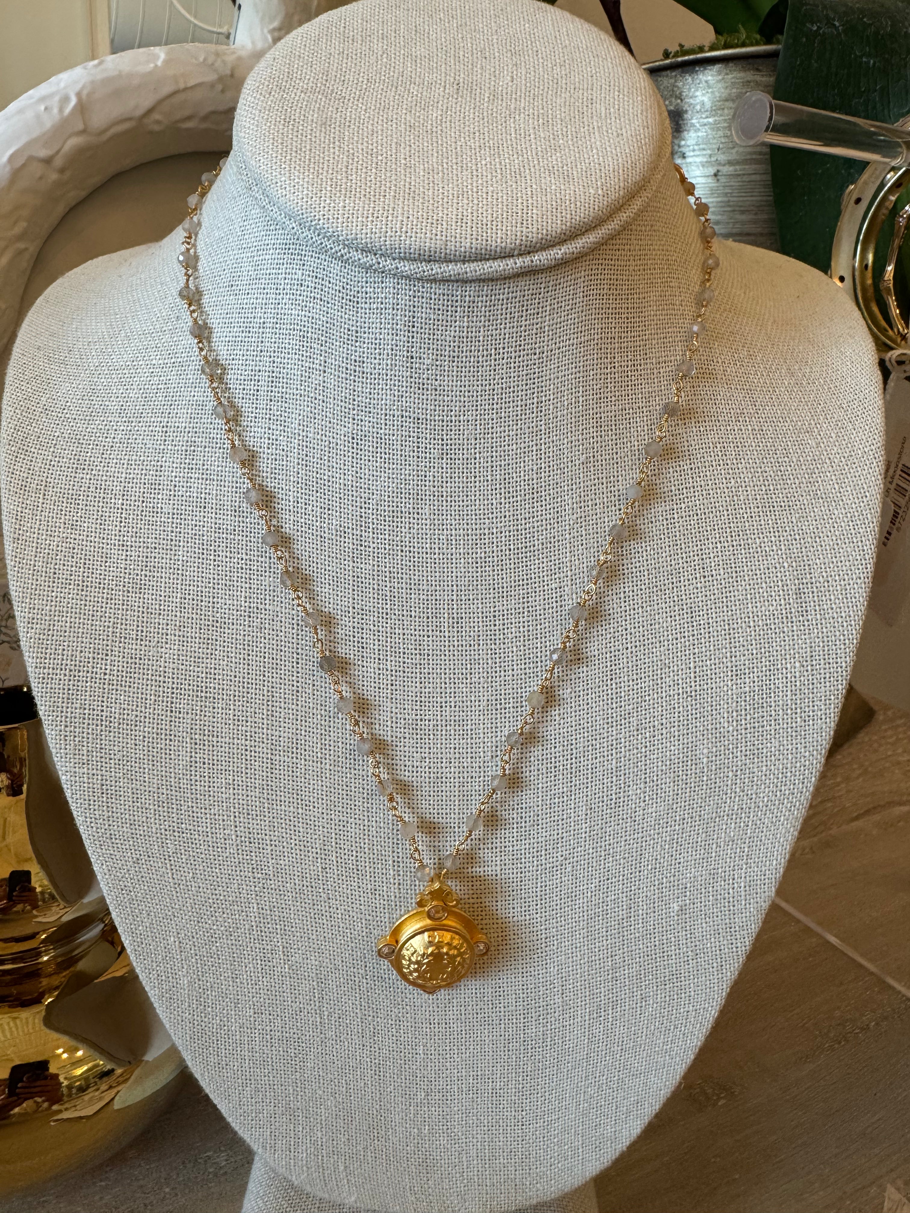 Arles Bezel Necklace