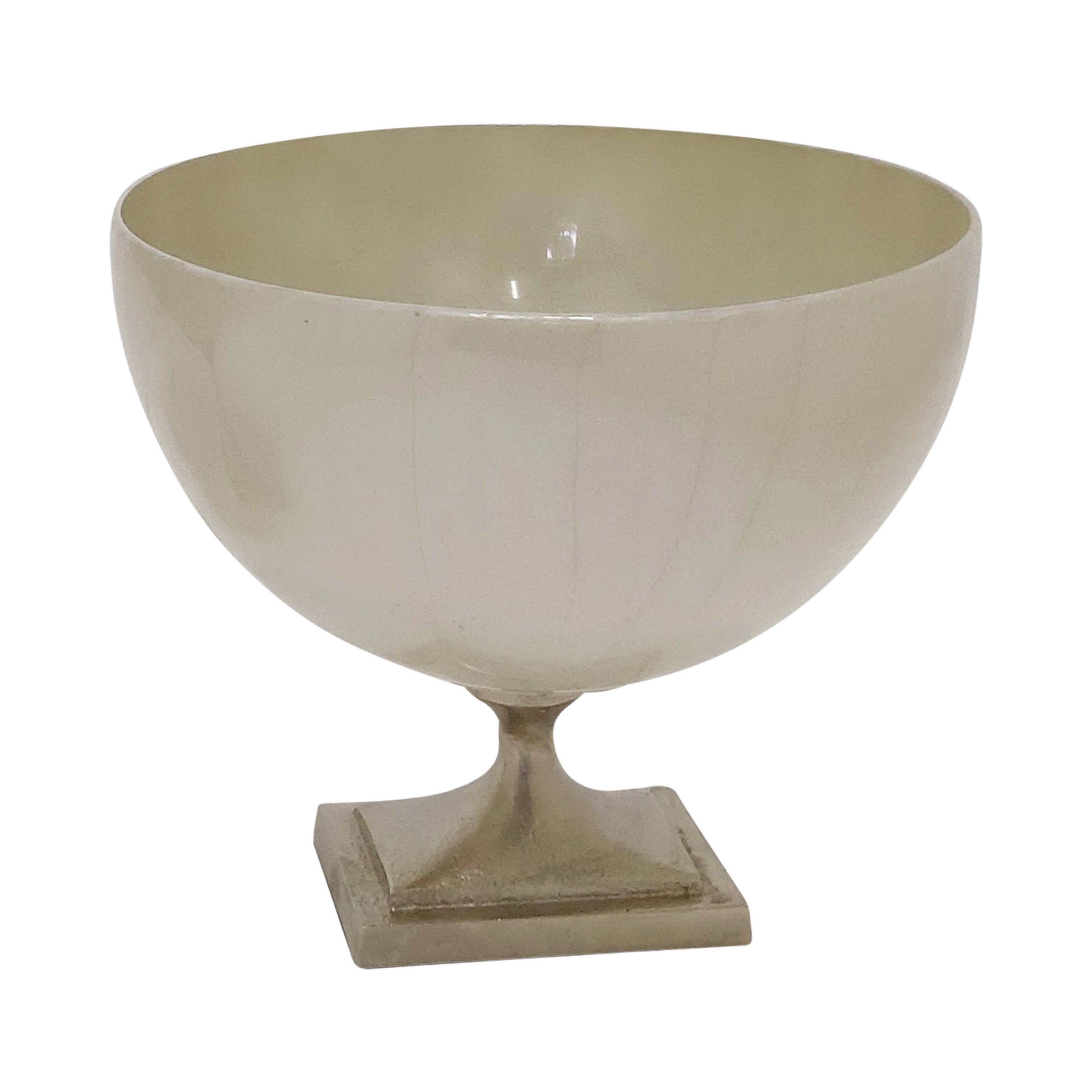 9" Pearl Bowl w base